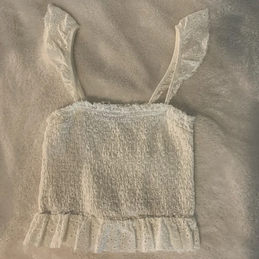 ruffle tank top🤍 - Picture 2 of 6